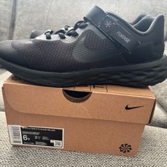 Nike Revolution 6 FlyEase Trainers UK 5.5 EU 38.5 Excellent Condition