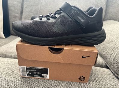 Nike Revolution 6 FlyEase Trainers UK 5.5 EU 38.5 Excellent Condition