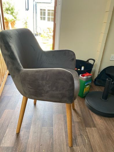 4 Dining Room Chairs
