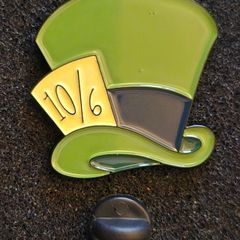 Mad hatter ! , pin back badge.