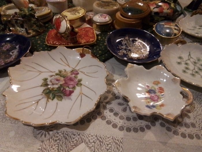 Selection of Vintage Ceramic/Metal Pill Boxes & Other Decorative Items