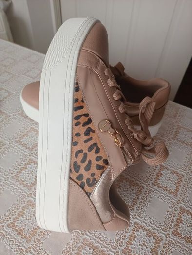 Leather womens trainers Carvela size 38