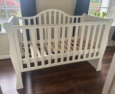 Sleigh bed cot bed