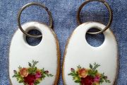 Rare Royal Albert Old Country Roses Key Ring FREE POST