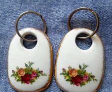 Rare Royal Albert Old Country Roses Key Ring FREE POST