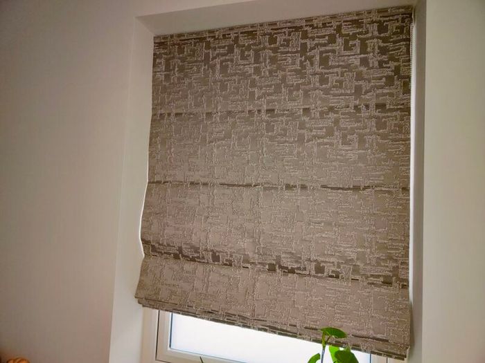 Roman blind in excellent condition