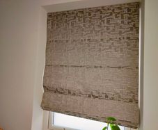 Roman blind in excellent condition
