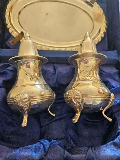 Range of Collectable Silver Plate Epns and Ceramic Items