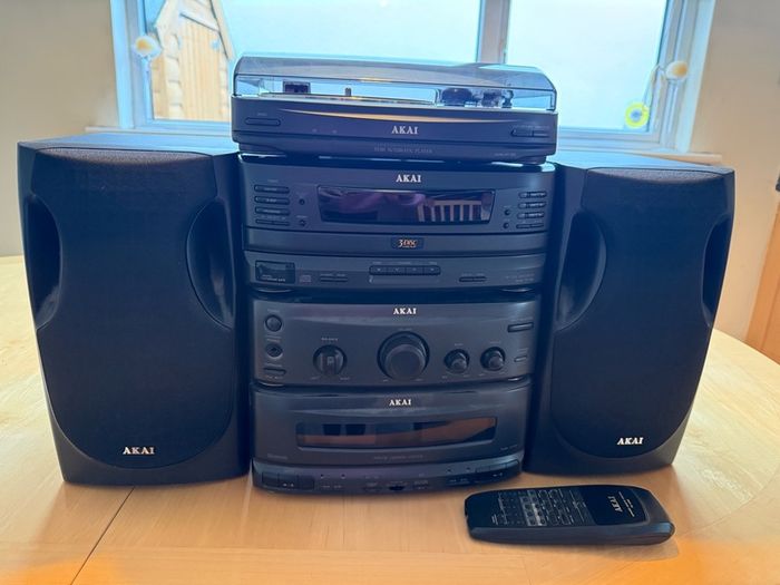 AKAI AX-590 stereo system
