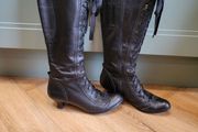 Victorian-style black leather boots 5