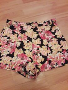 River Island Floral Shorts/Brand New .. Size: 10 UK/Price Drop .. No Offers