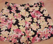 River Island Floral Shorts/Brand New .. Size: 10 UK/Price Drop .. No Offers