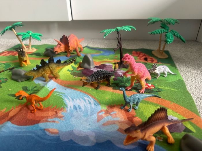 Dinosaur playset - free postage