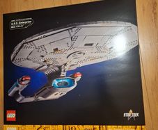 LEGO Icons 10356 Star Trek: U.S.S. Enterprise NCC-1701-D