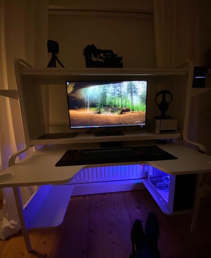 Desk + Led