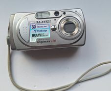 Samsung Digimax 430 digital camera.