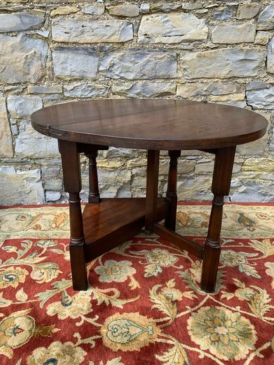 Early 20th Century solid oak gate leg drop leaf table.