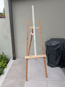 Easel