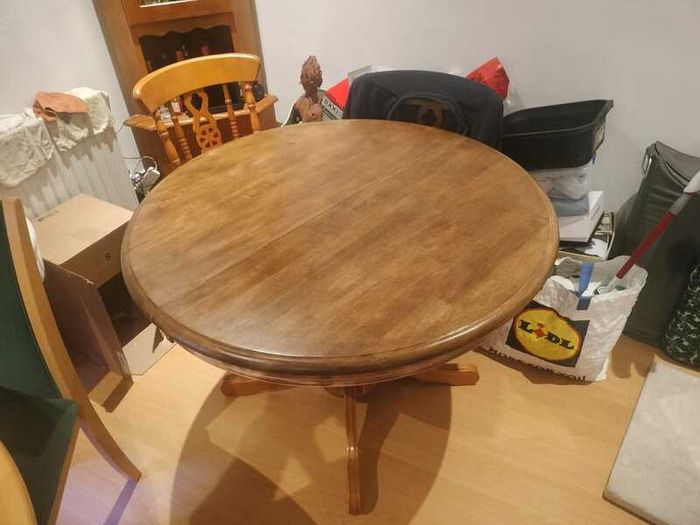 Round Dining Table + 6 chairs
