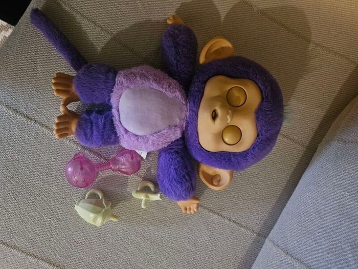 Fingerlings Care Cuddles Monkey Plush Pet Sunny