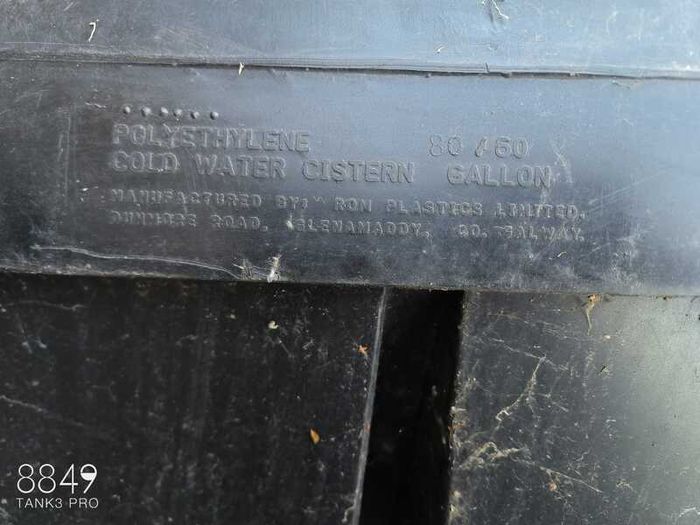 Water tank with lid