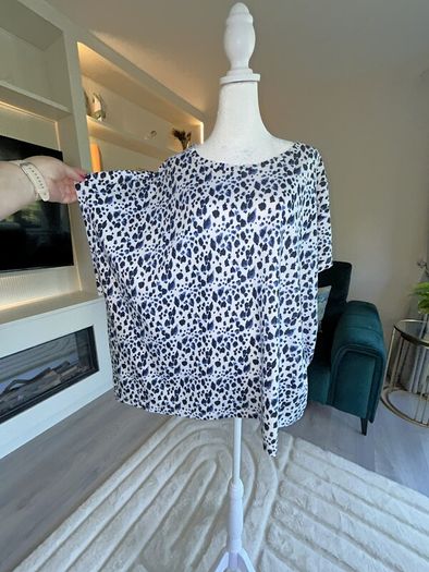 Ladies Blue & White Short Sleeved Top from Dunnes Stores. Size UK 24-26 / EU 52-54