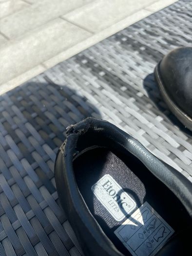 Golf shoes