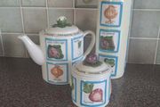 Vintage Rayware "Country Kitchen" Vegetable Teapot