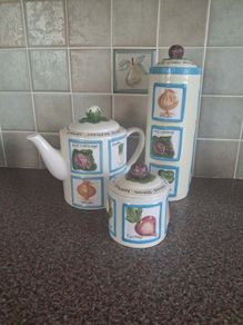 Vintage Rayware "Country Kitchen" Vegetable Teapot