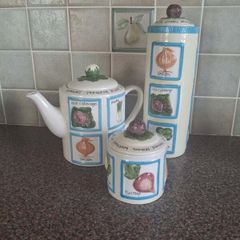 Vintage Rayware "Country Kitchen" Vegetable Teapot