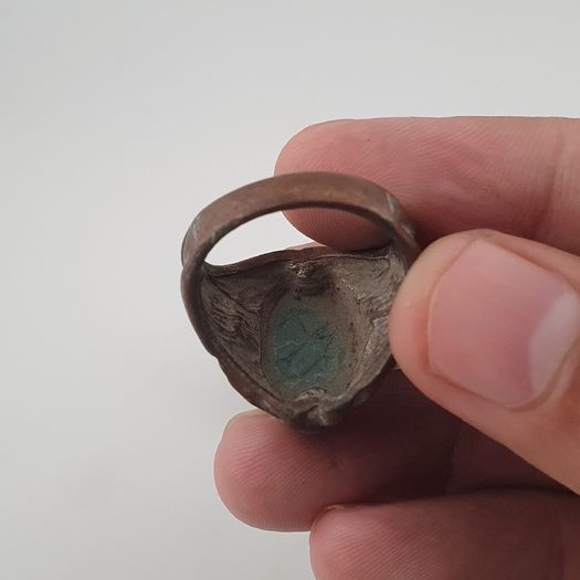 Antique 15 Heritage Style Rings Mixed Brass Glass & Decorative Stone Collection
