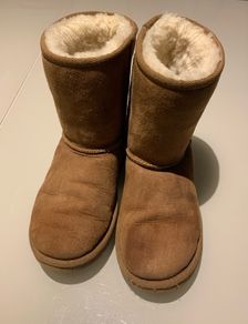 Girls Ugg Boots: Size 2