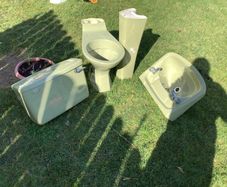 Bathroom sanitary set