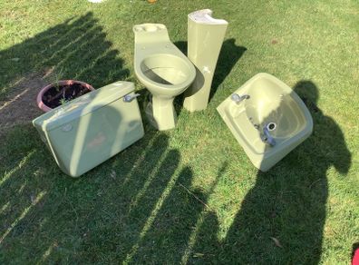 Bathroom sanitary set