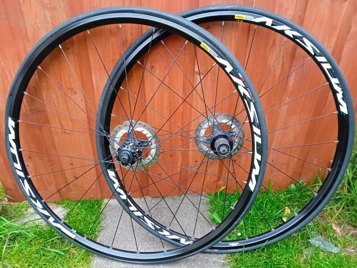 Mavic Wheel Set 700c 28 Qr Disc brake