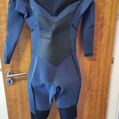 FREE women's wetsuit with gloves (4mm UK6)