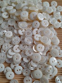 Pearly White Buttons - Approx 300 Buttons per Container