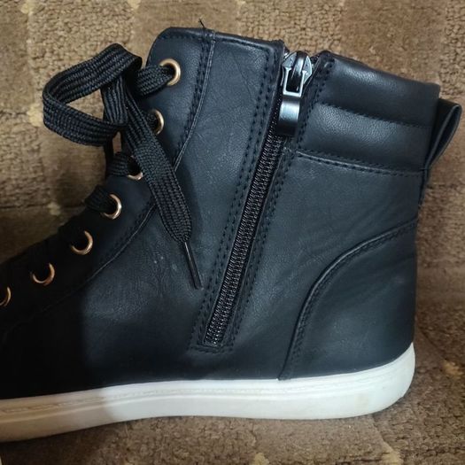 Black High trainers, size 40