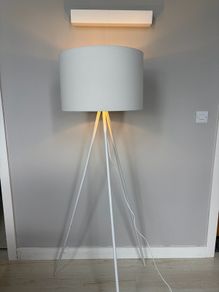 tripod lamp