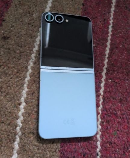 Samsung Galaxy Z Flip6