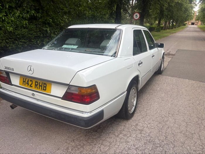 Mercedes-Benz 300D W124