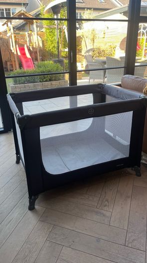 Travel cot