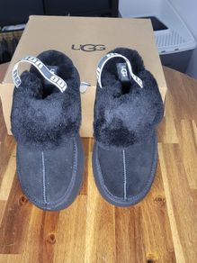 UGG Slippers Size 6 New/Never Worn