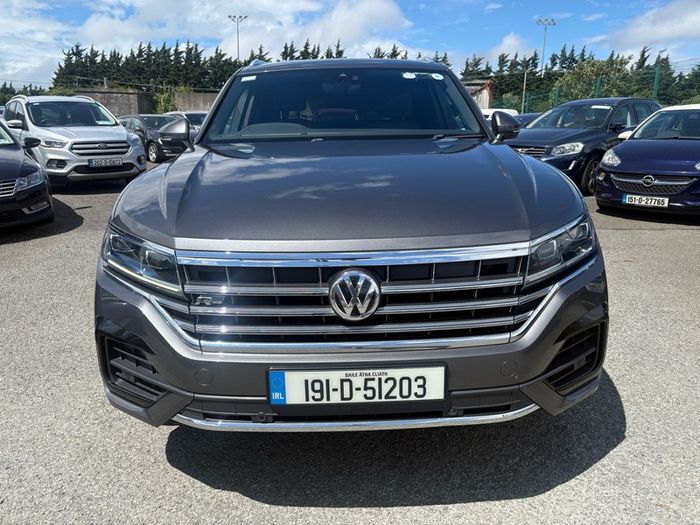 2019 Volkswagen Touareg R-Line Tech 3.0L TDI V6 Commercial