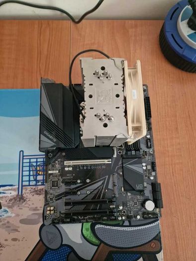 intel i7 12th gen k + z690 + noctua cooler