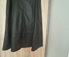 Leather skirt. New. Size M