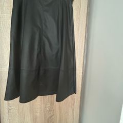 Leather skirt. New. Size M