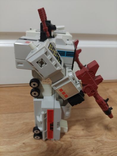 Transformer G1  Metroplex