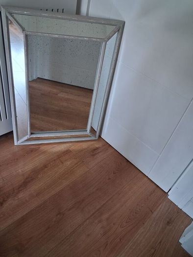 Antique-style mirror