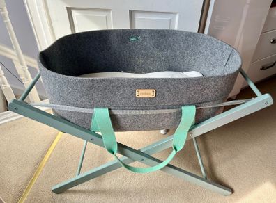 Mokee WoolNest Moses basket with stand